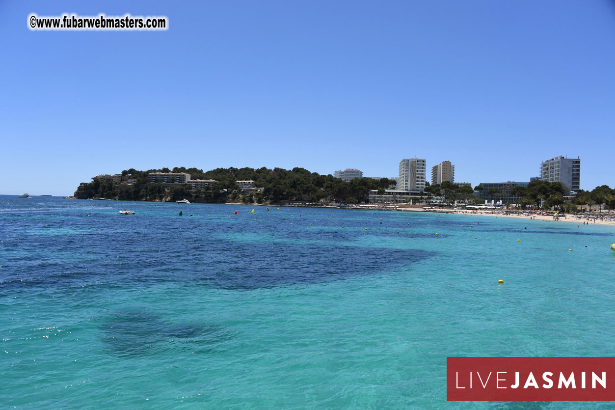 Boat Trip with Cool Drinks & Hot Girls