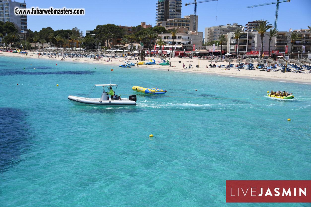 Boat Trip with Cool Drinks & Hot Girls