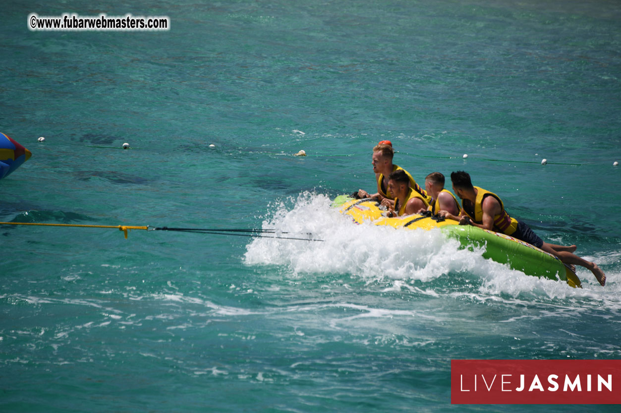 Boat Trip with Cool Drinks & Hot Girls