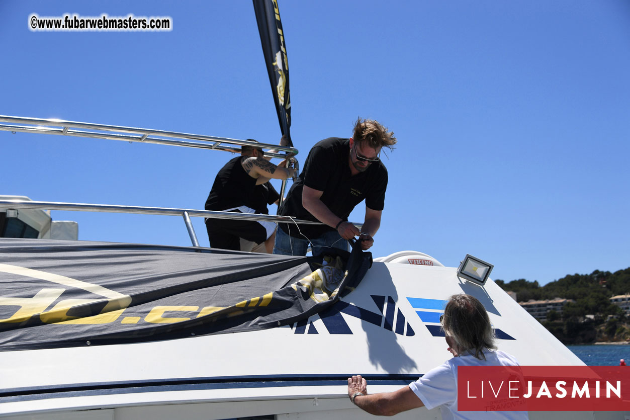 Boat Trip with Cool Drinks & Hot Girls