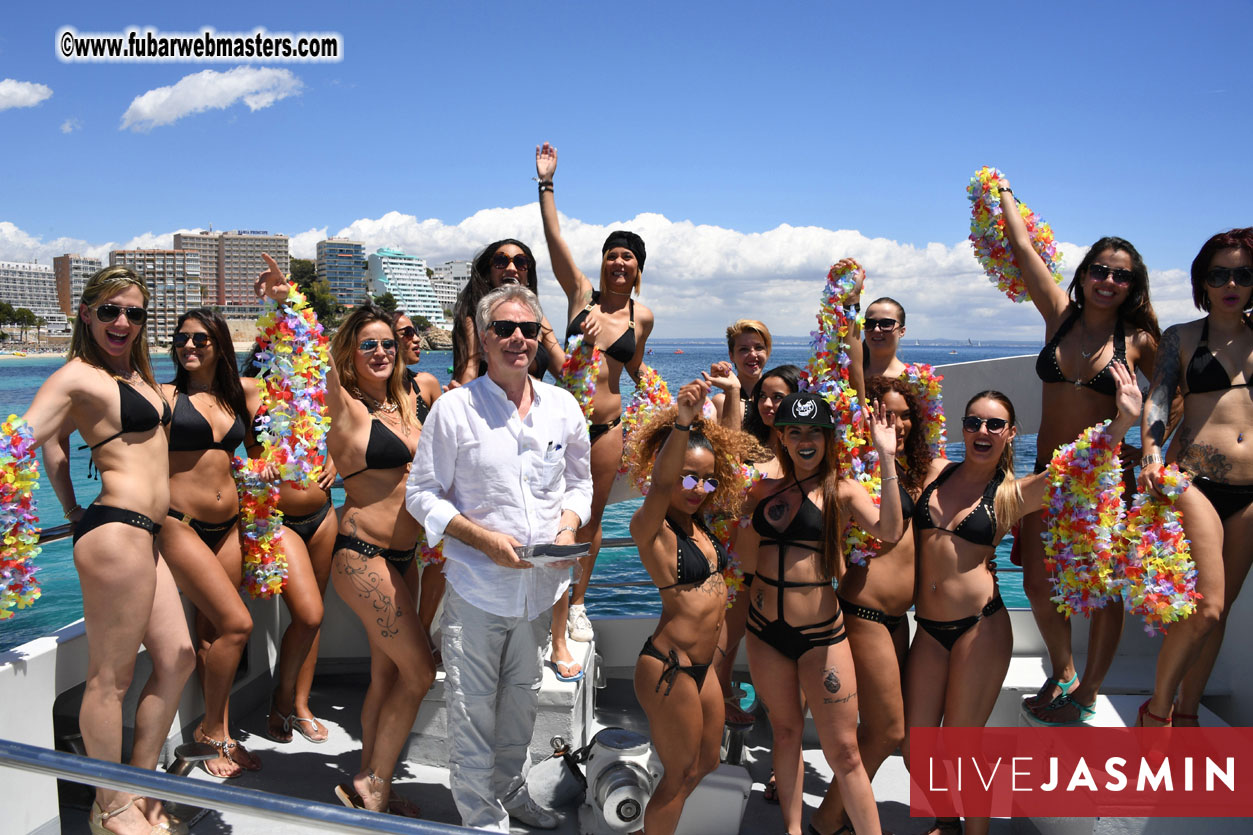 Boat Trip with Cool Drinks & Hot Girls