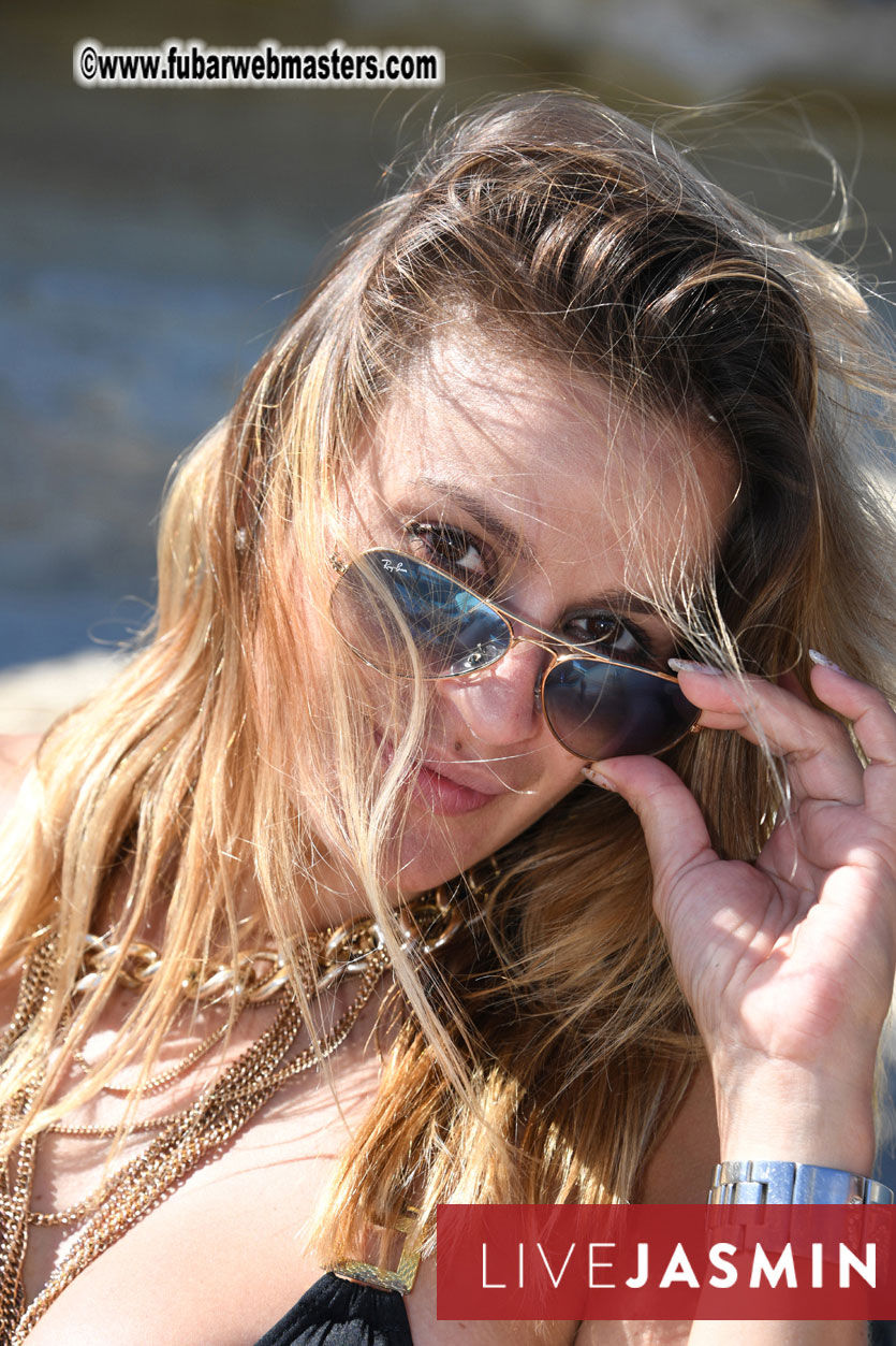 Boat Trip with Cool Drinks & Hot Girls