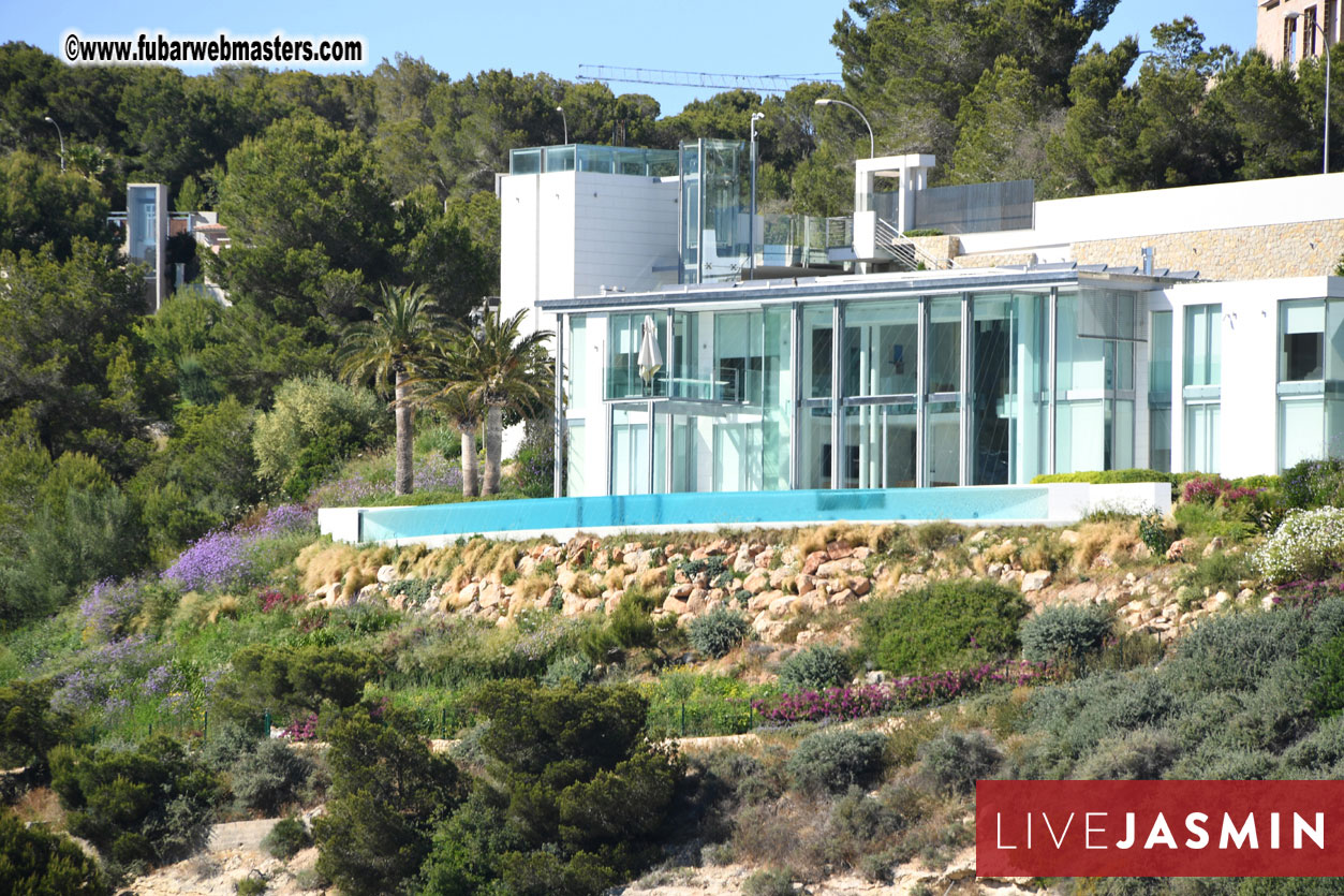 Boat Trip with Cool Drinks & Hot Girls