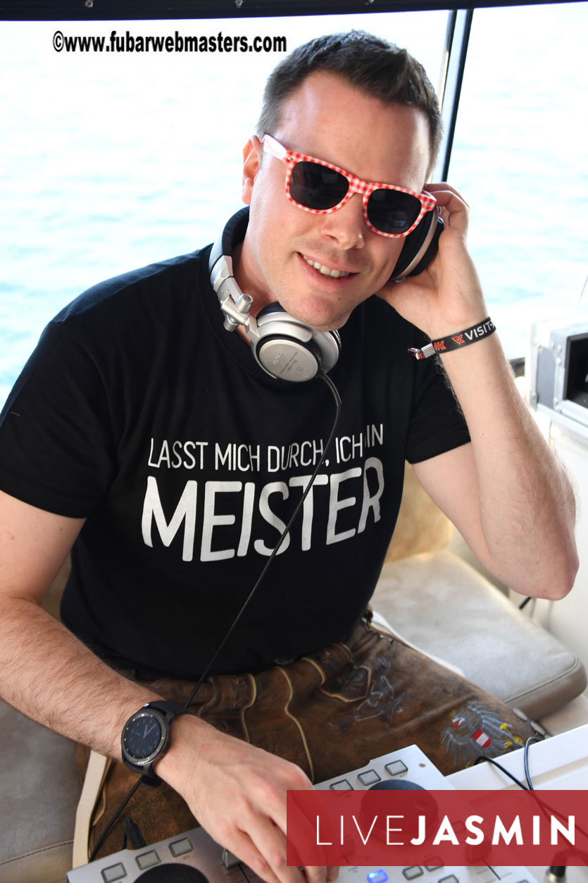 Boat Trip with Cool Drinks & Hot Girls