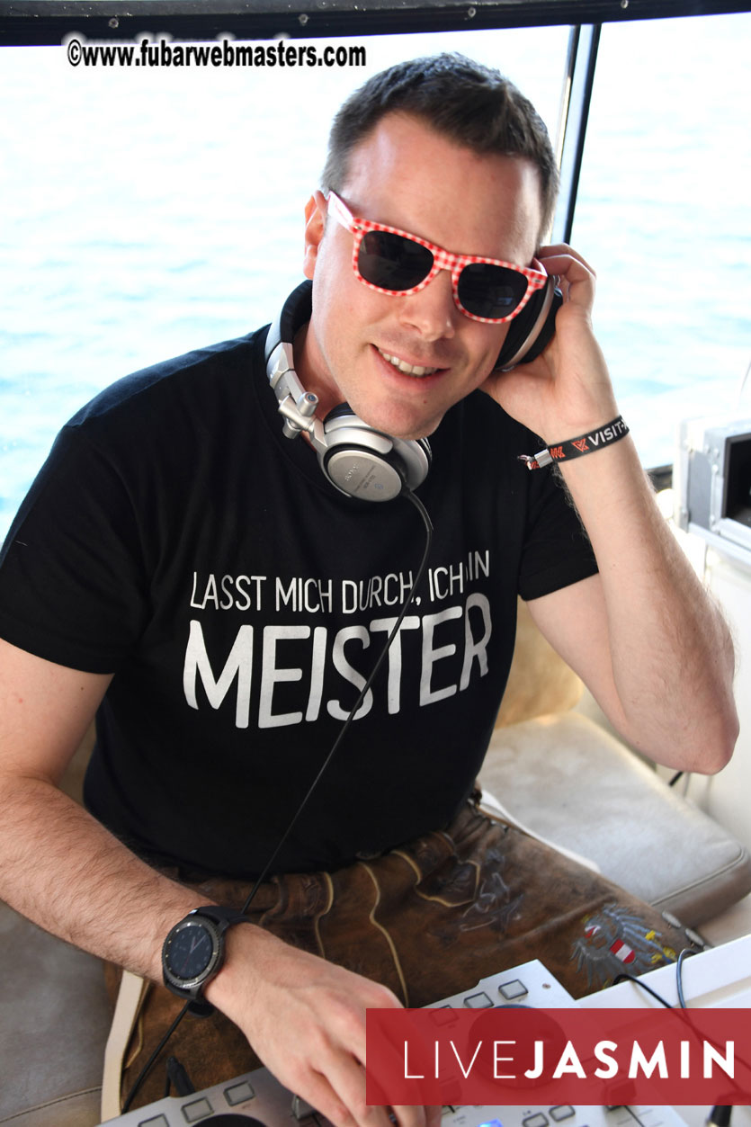 Boat Trip with Cool Drinks & Hot Girls