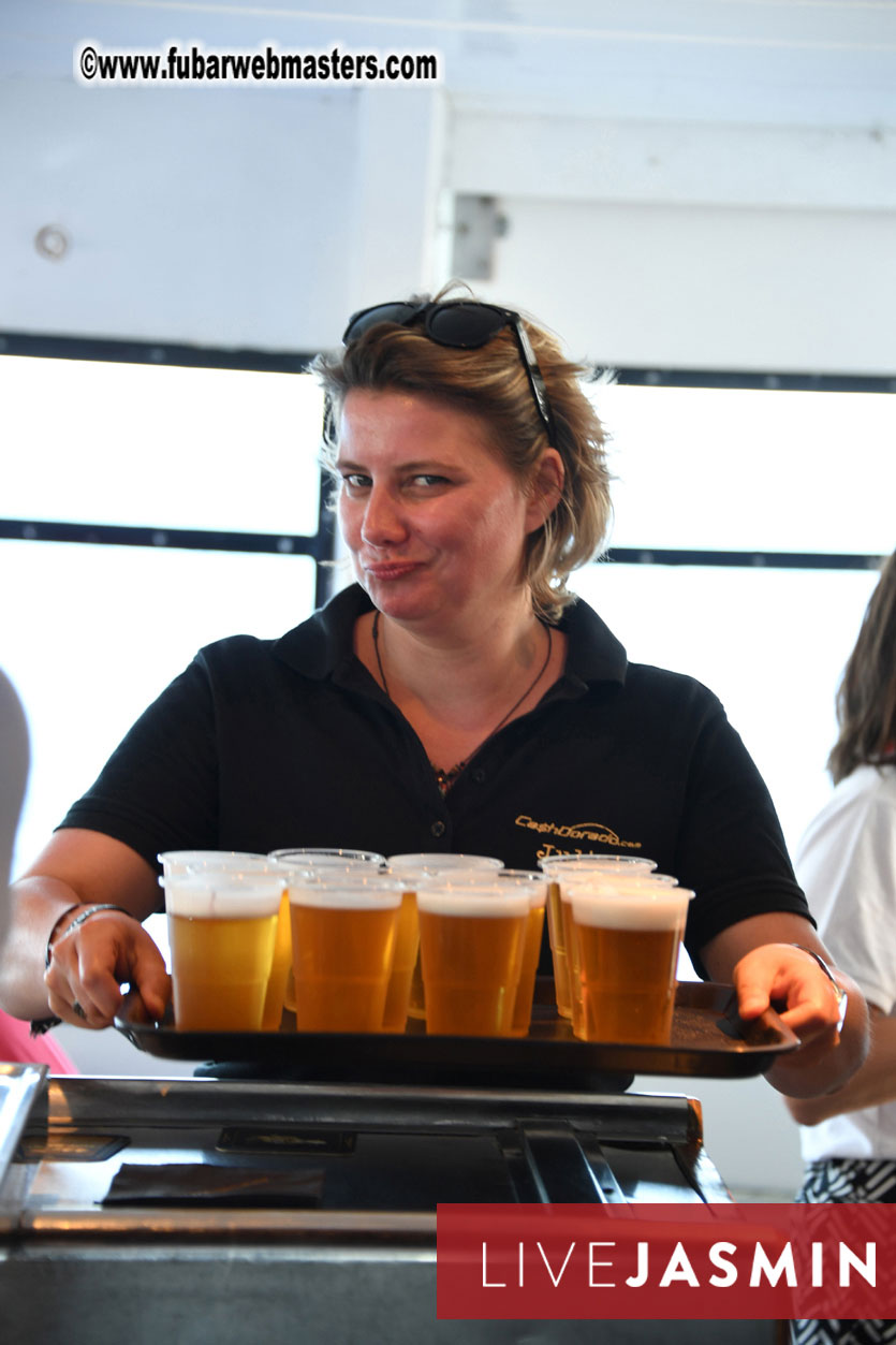 Boat Trip with Cool Drinks & Hot Girls