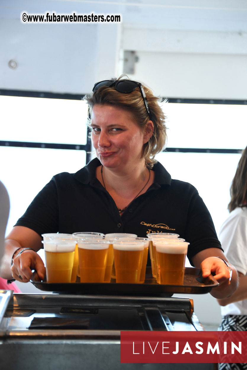 Boat Trip with Cool Drinks & Hot Girls