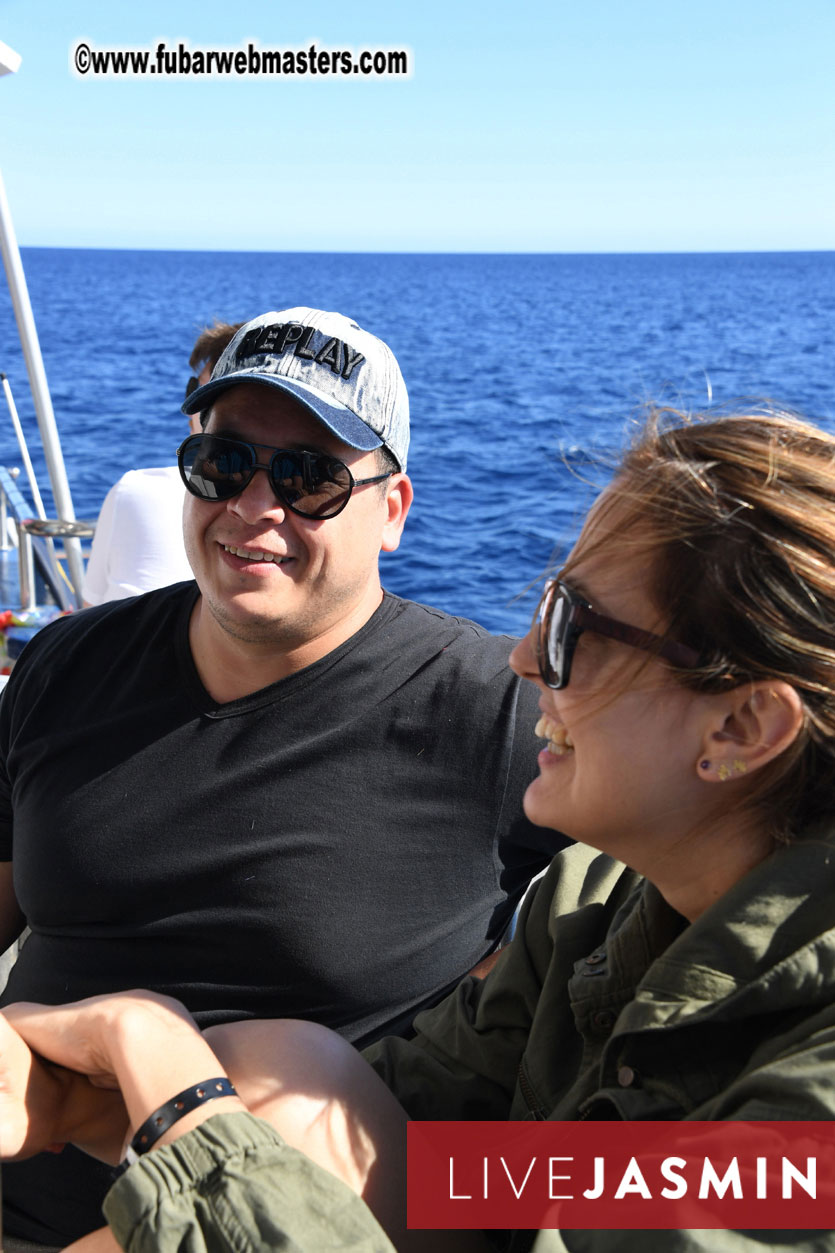 Boat Trip with Cool Drinks & Hot Girls