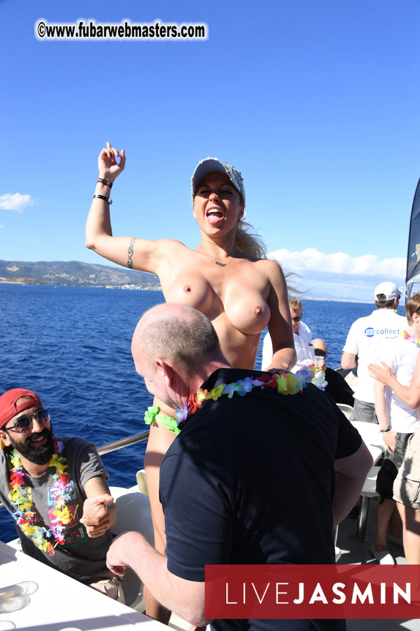 Boat Trip with Cool Drinks & Hot Girls