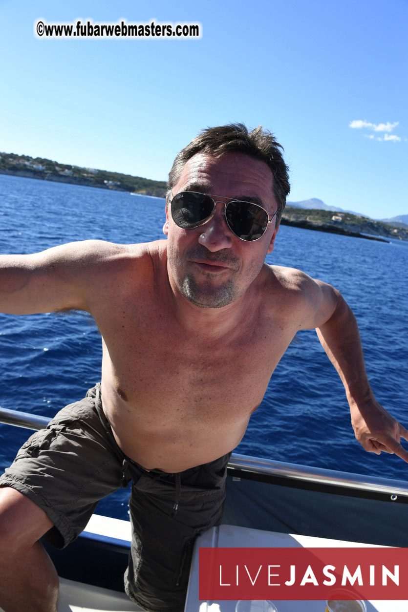 Boat Trip with Cool Drinks & Hot Girls