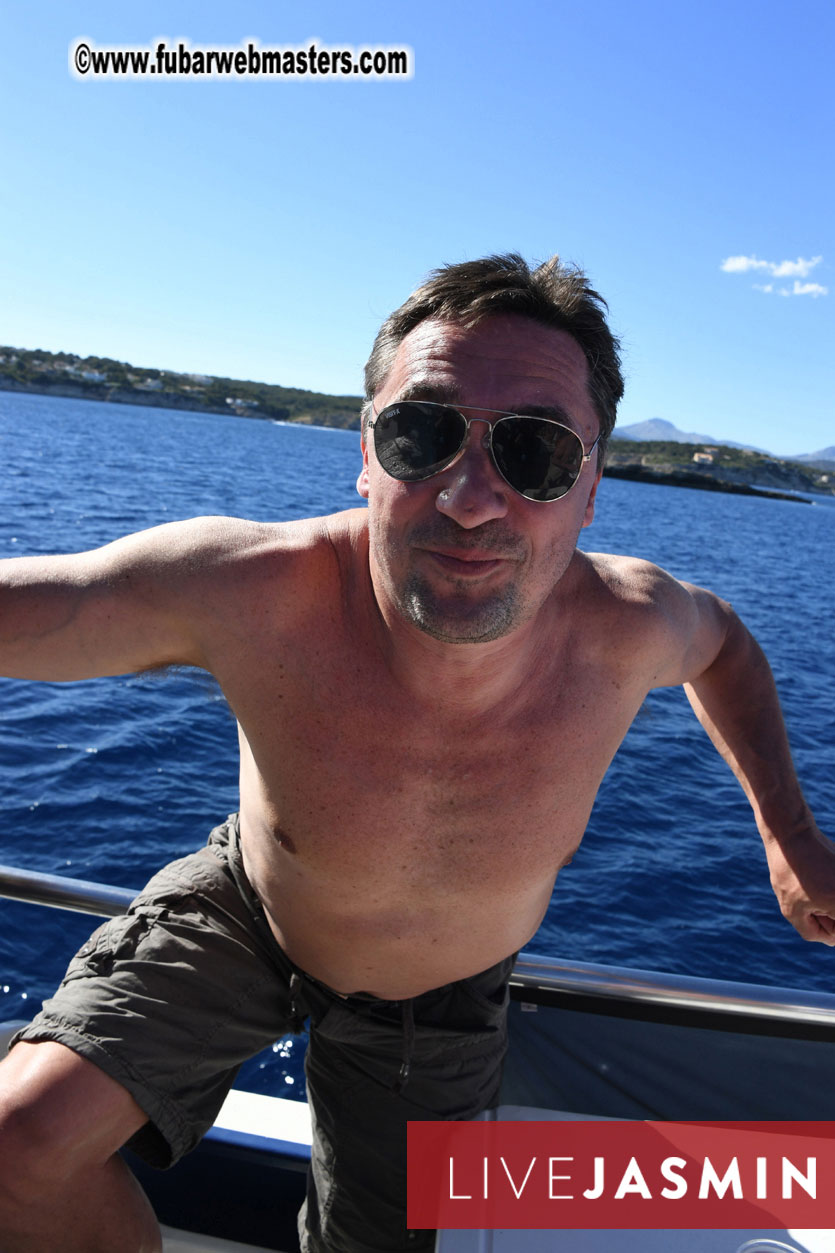 Boat Trip with Cool Drinks & Hot Girls