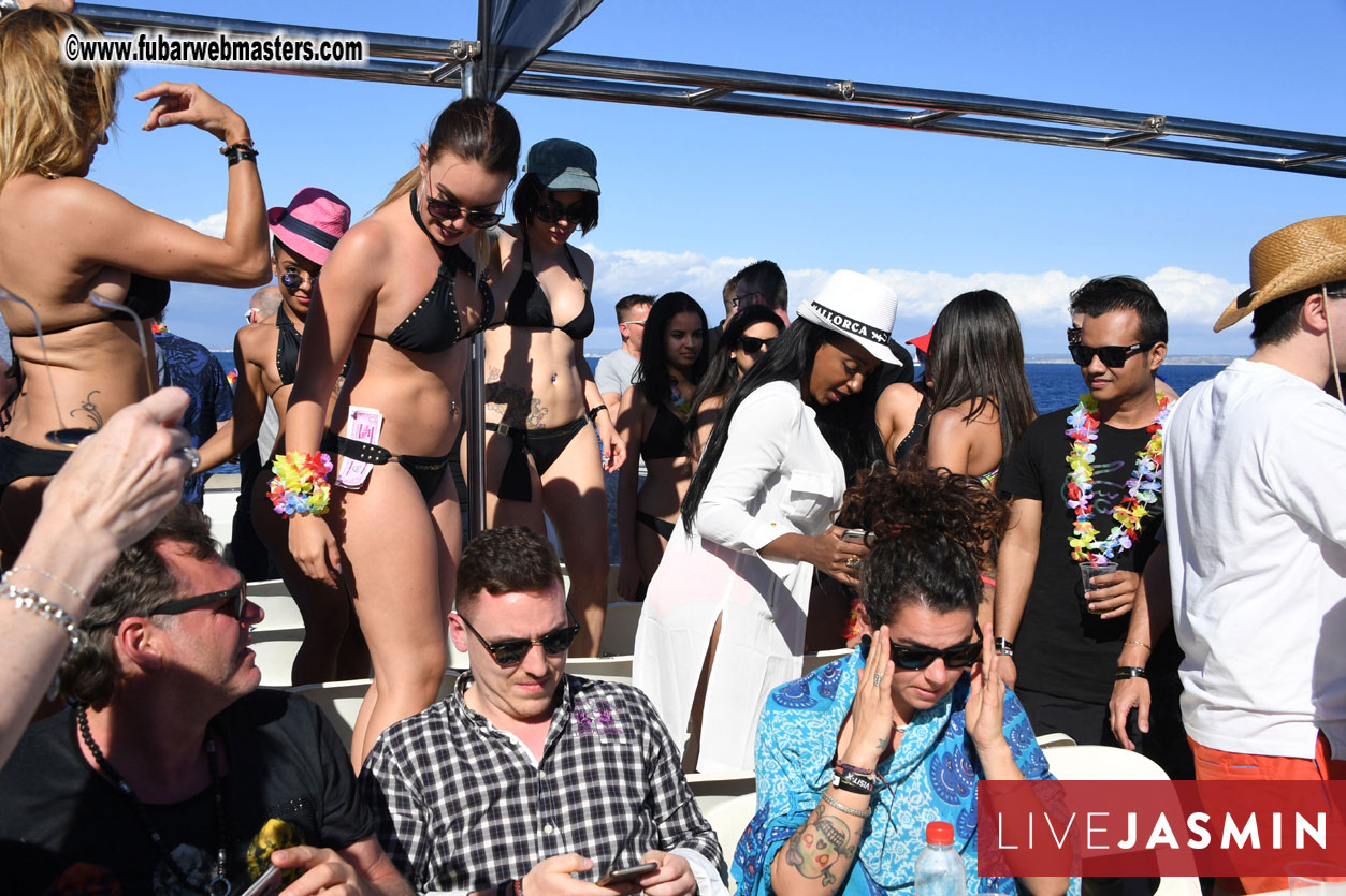 Boat Trip with Cool Drinks & Hot Girls