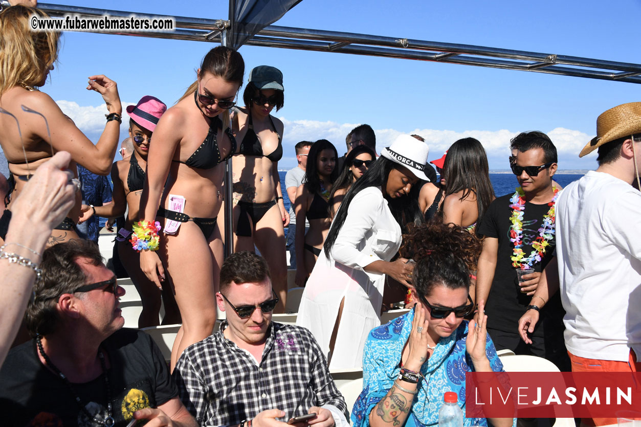 Boat Trip with Cool Drinks & Hot Girls