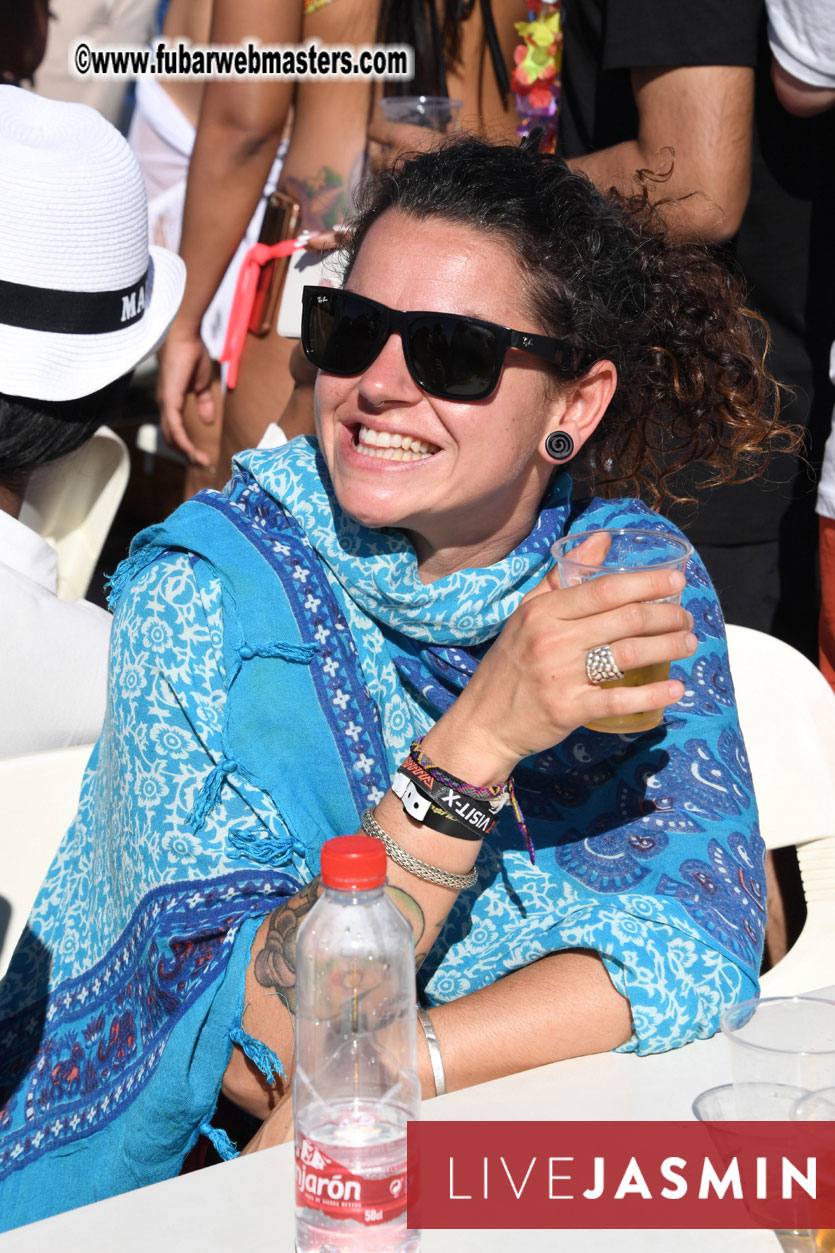 Boat Trip with Cool Drinks & Hot Girls