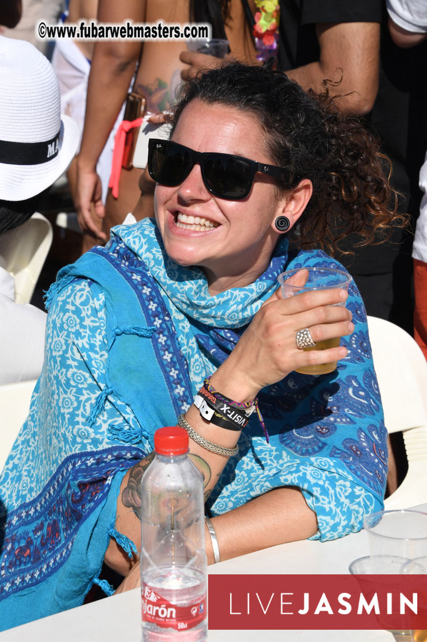 Boat Trip with Cool Drinks & Hot Girls