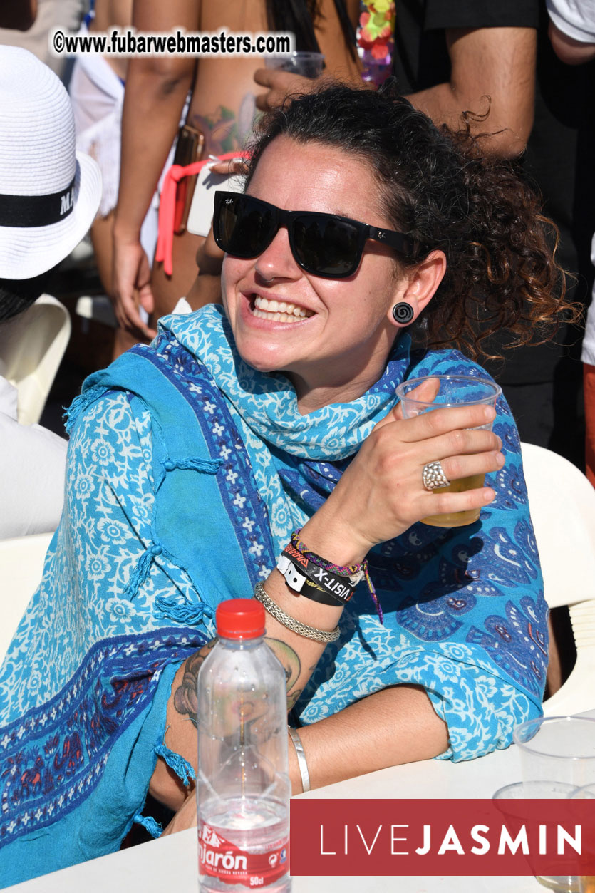 Boat Trip with Cool Drinks & Hot Girls