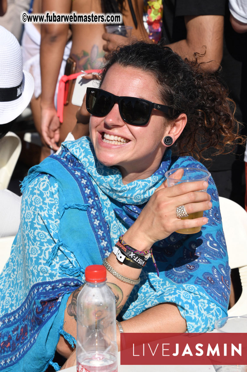 Boat Trip with Cool Drinks & Hot Girls