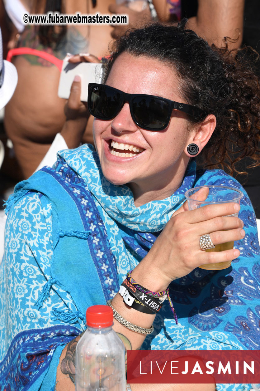 Boat Trip with Cool Drinks & Hot Girls