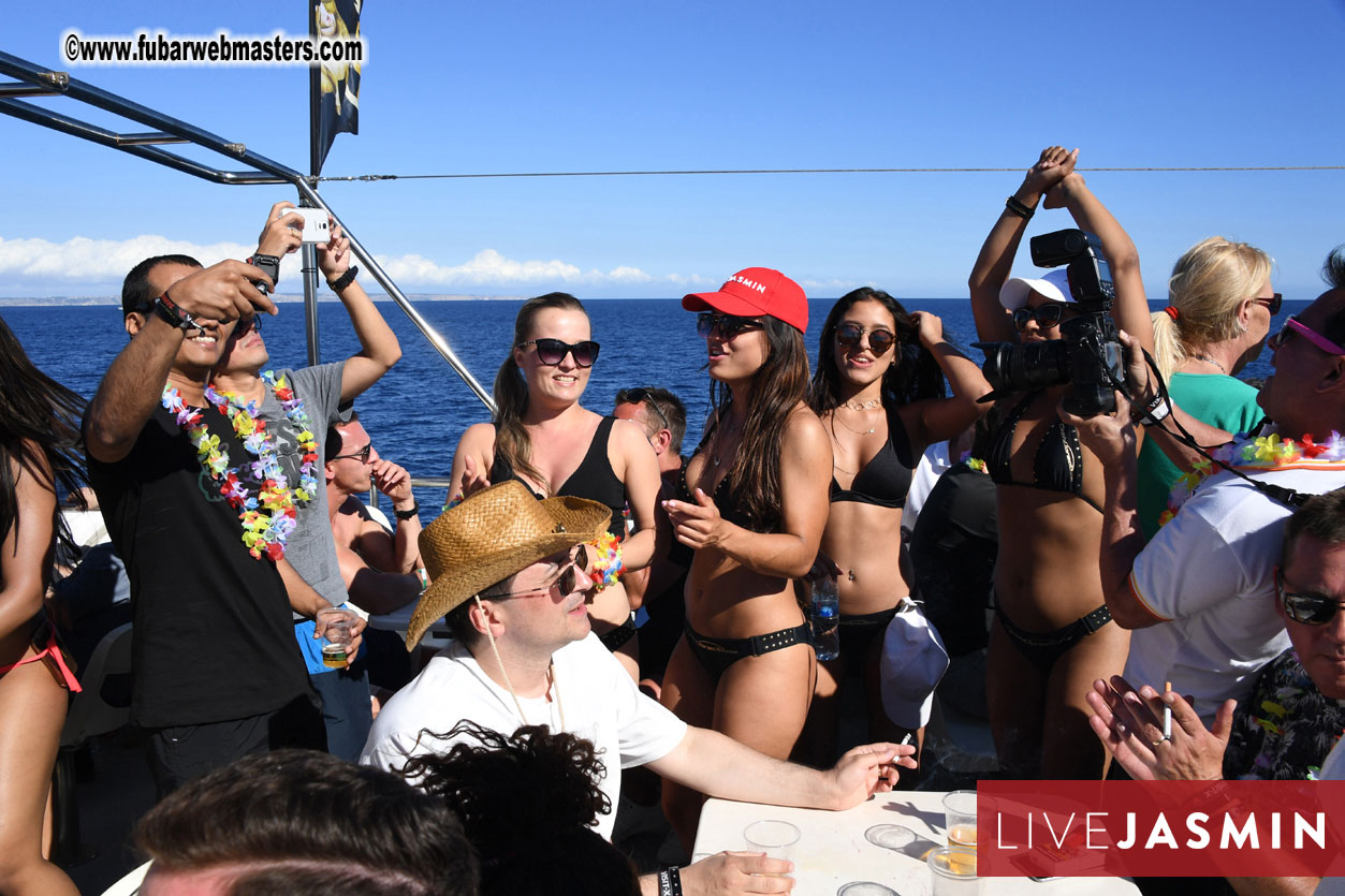 Boat Trip with Cool Drinks & Hot Girls