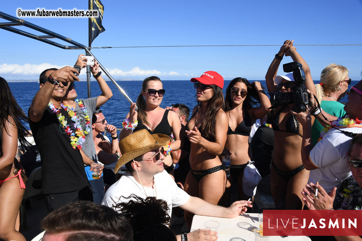 Boat Trip with Cool Drinks & Hot Girls