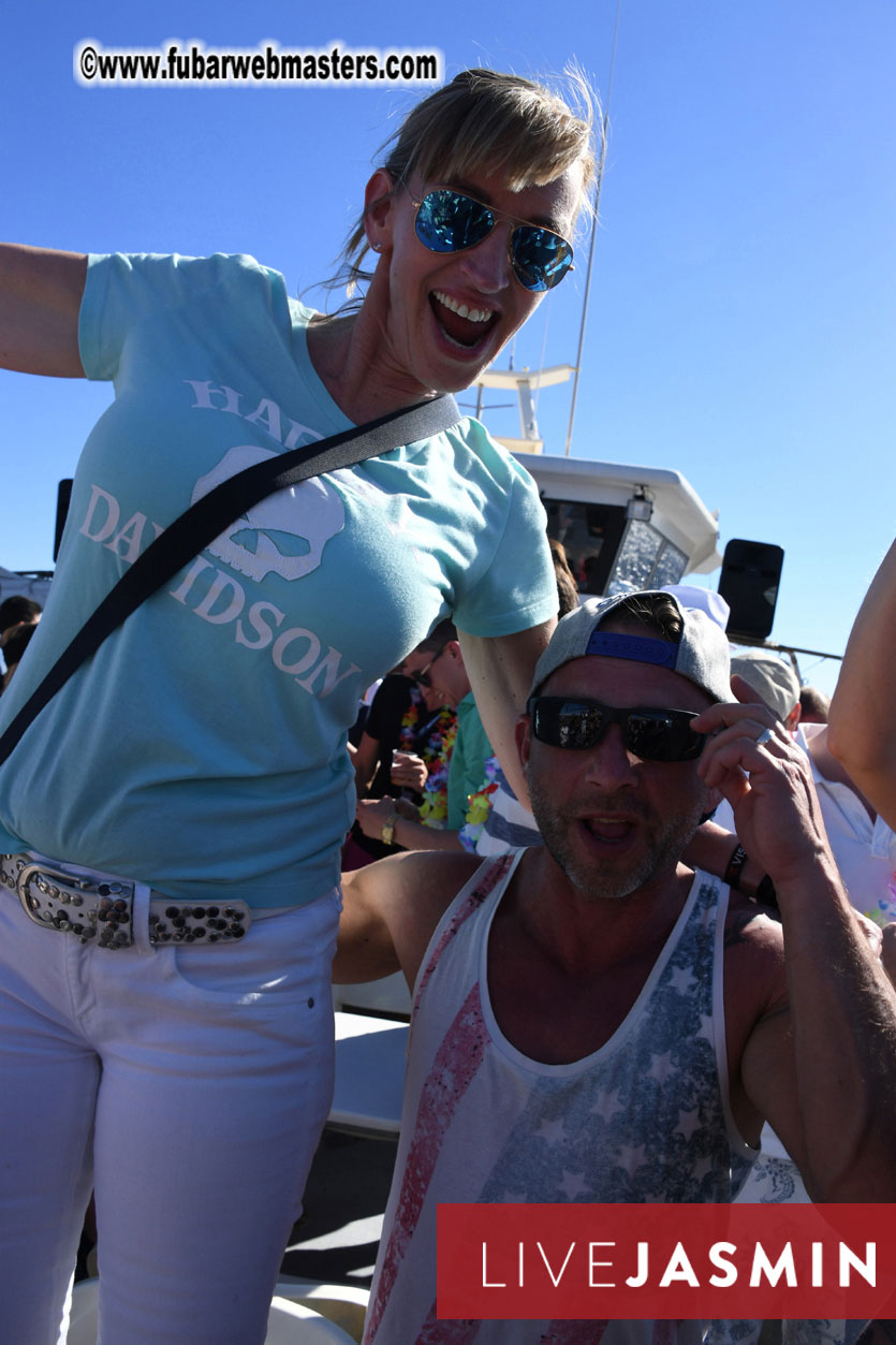 Boat Trip with Cool Drinks & Hot Girls