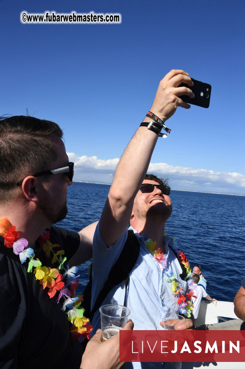 Boat Trip with Cool Drinks & Hot Girls