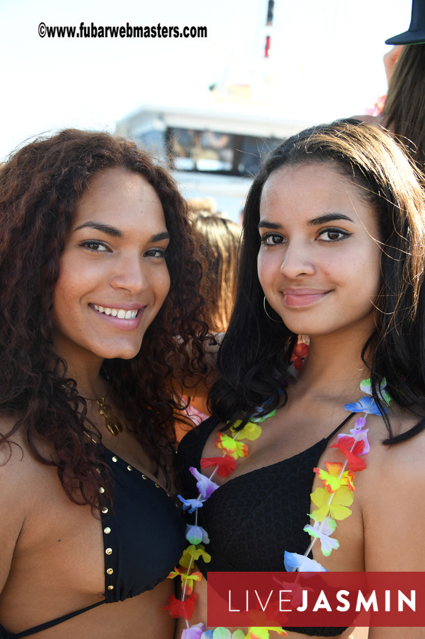 Boat Trip with Cool Drinks & Hot Girls