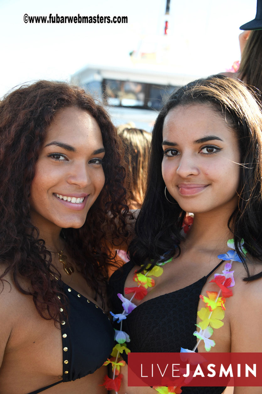 Boat Trip with Cool Drinks & Hot Girls