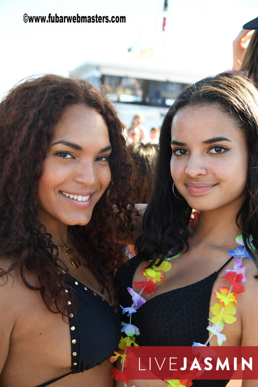 Boat Trip with Cool Drinks & Hot Girls