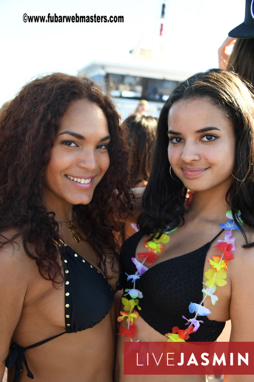 Boat Trip with Cool Drinks & Hot Girls