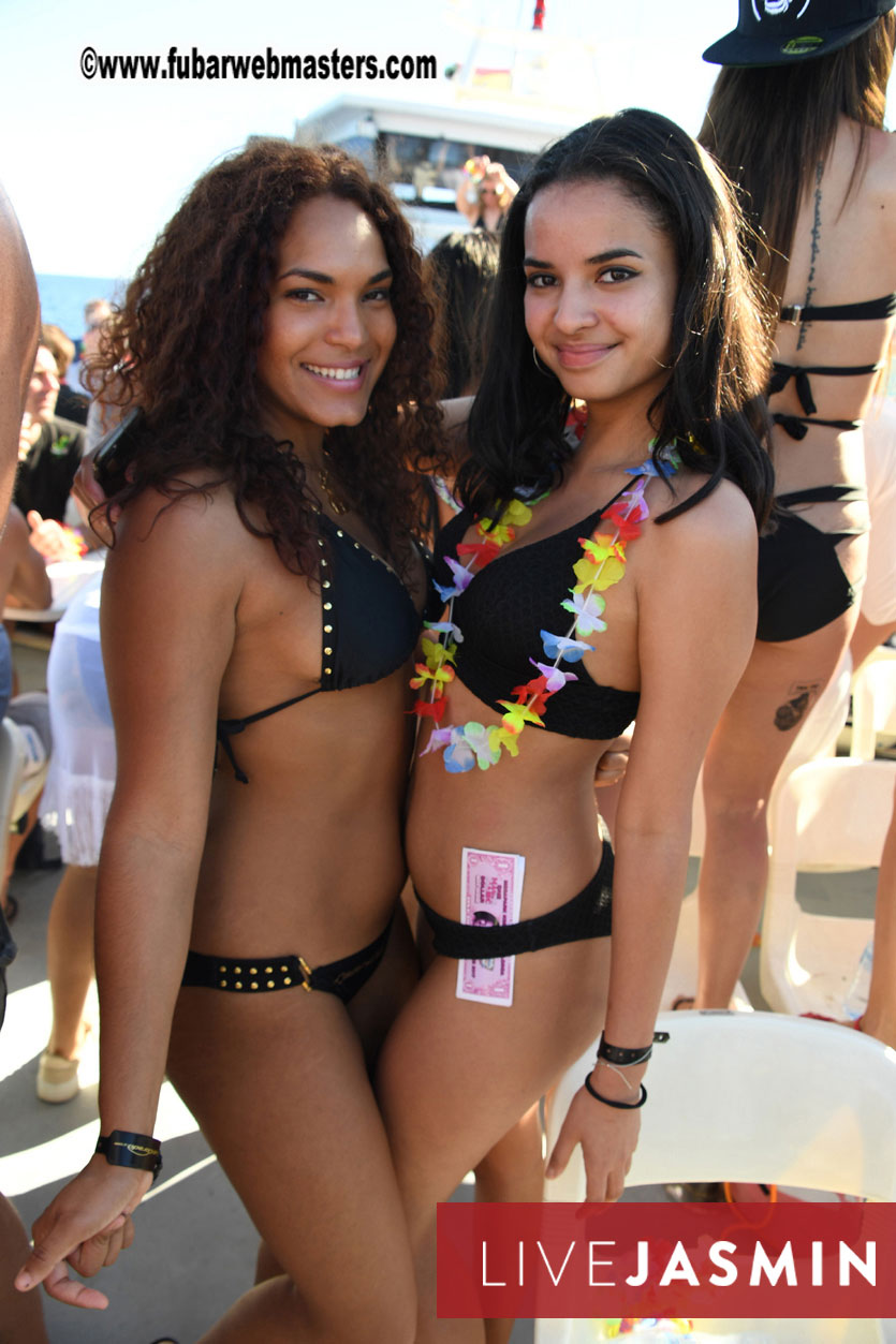 Boat Trip with Cool Drinks & Hot Girls