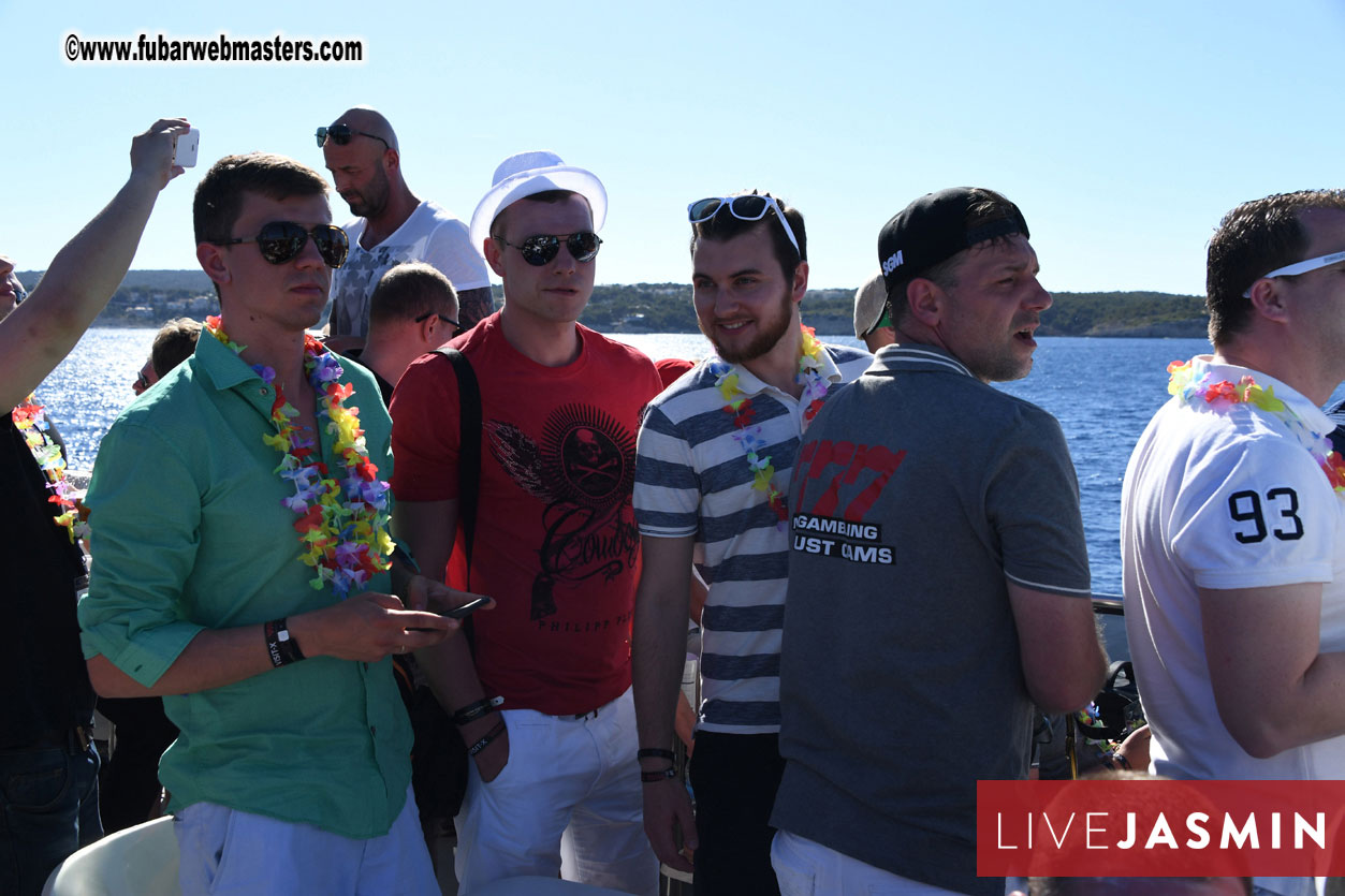 Boat Trip with Cool Drinks & Hot Girls