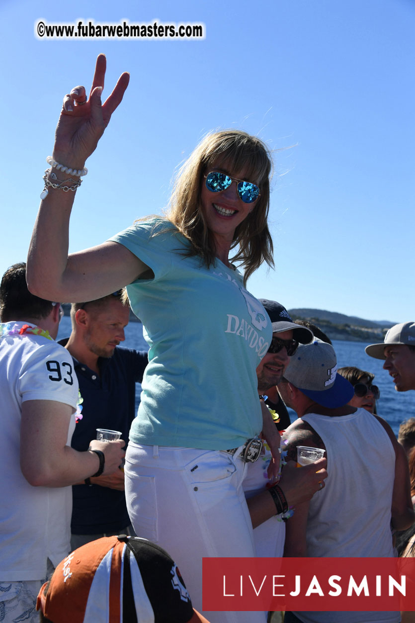 Boat Trip with Cool Drinks & Hot Girls