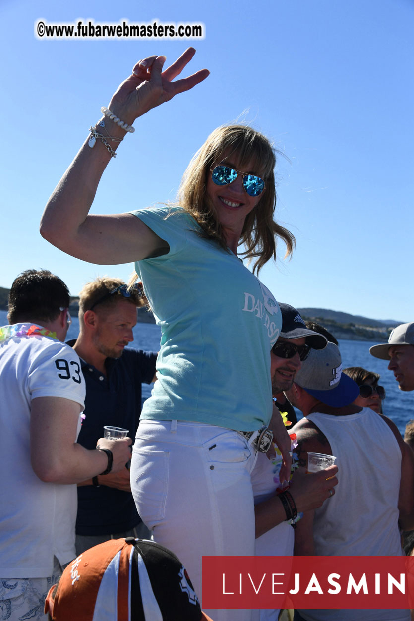 Boat Trip with Cool Drinks & Hot Girls