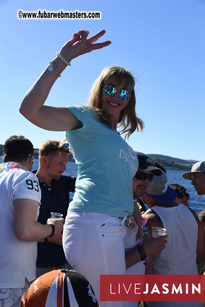 Boat Trip with Cool Drinks & Hot Girls