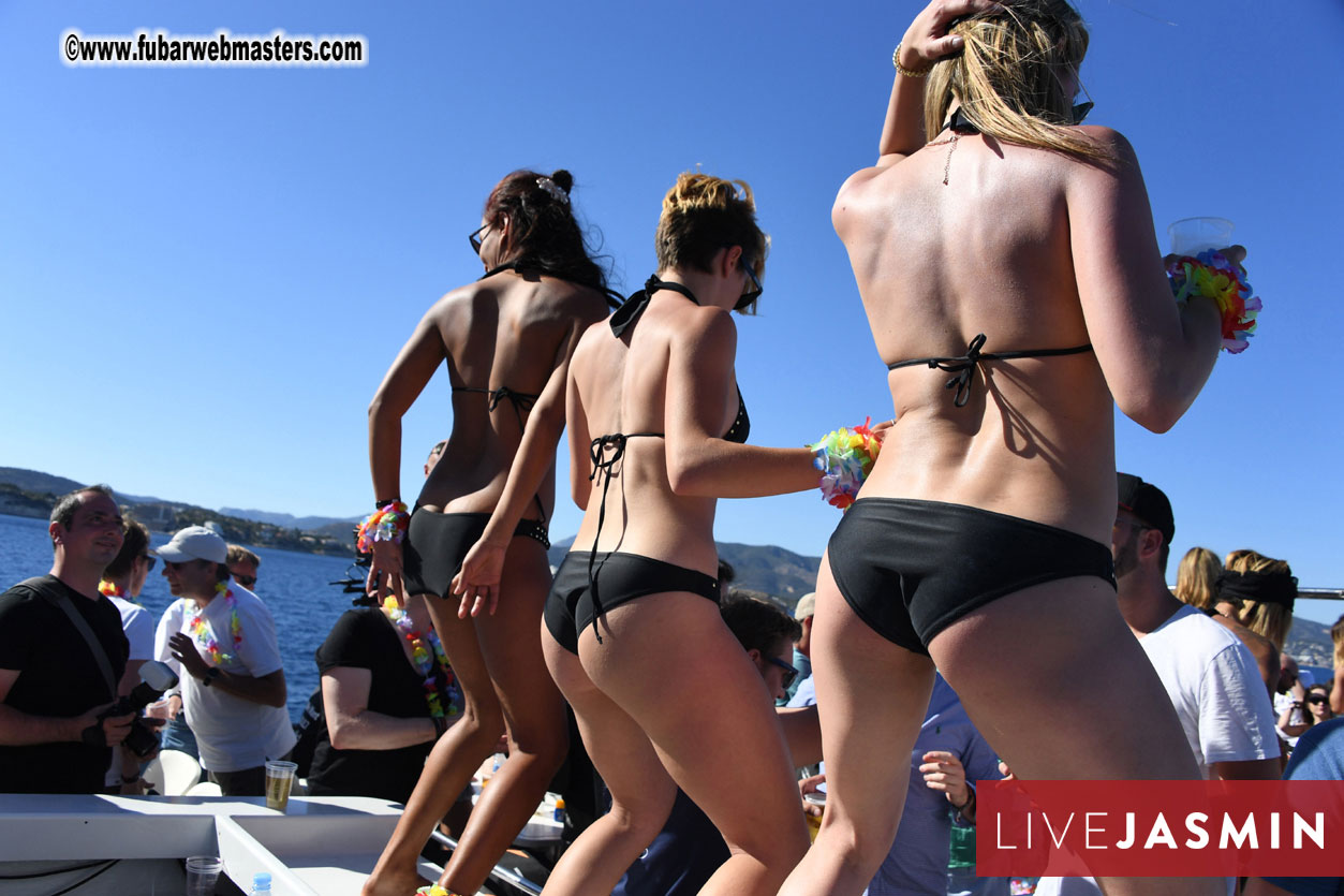 Boat Trip with Cool Drinks & Hot Girls