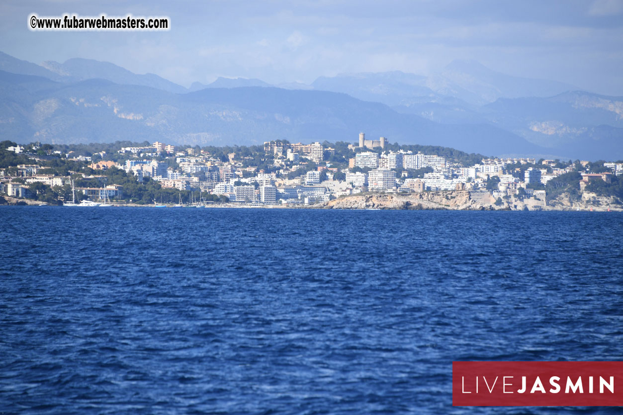Boat Trip with Cool Drinks & Hot Girls