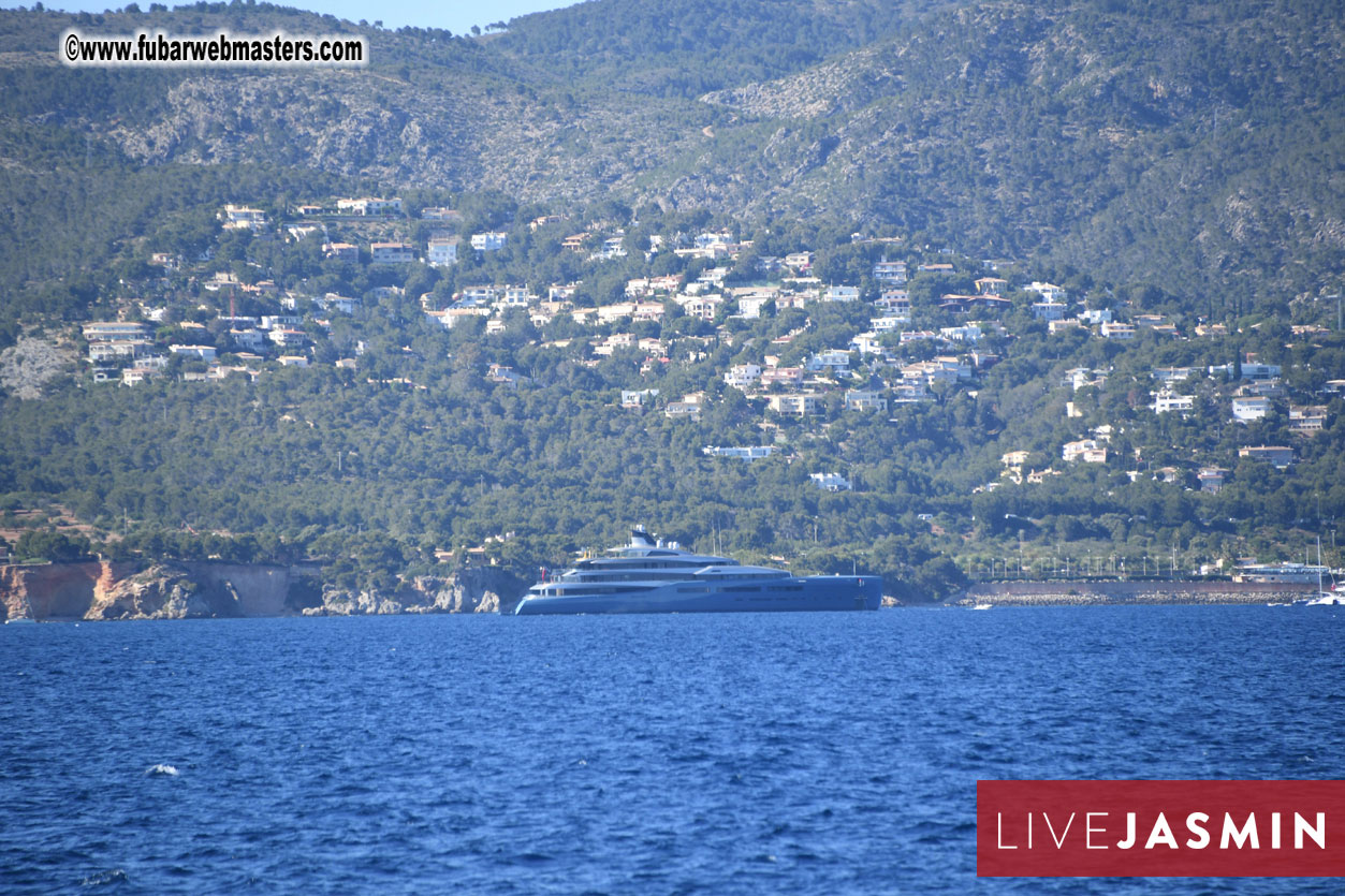 Boat Trip with Cool Drinks & Hot Girls