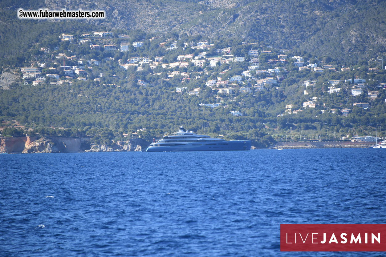 Boat Trip with Cool Drinks & Hot Girls