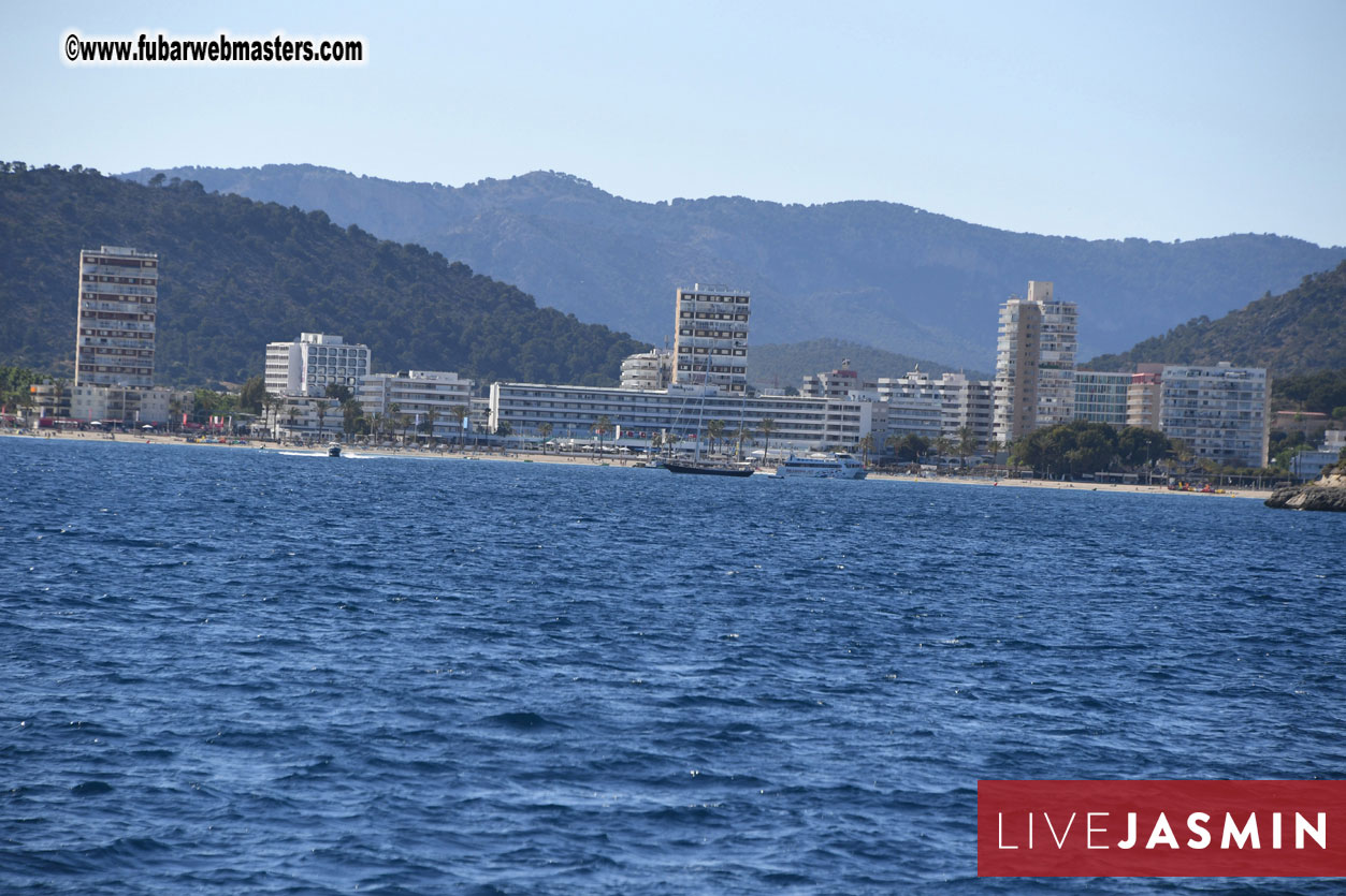 Boat Trip with Cool Drinks & Hot Girls