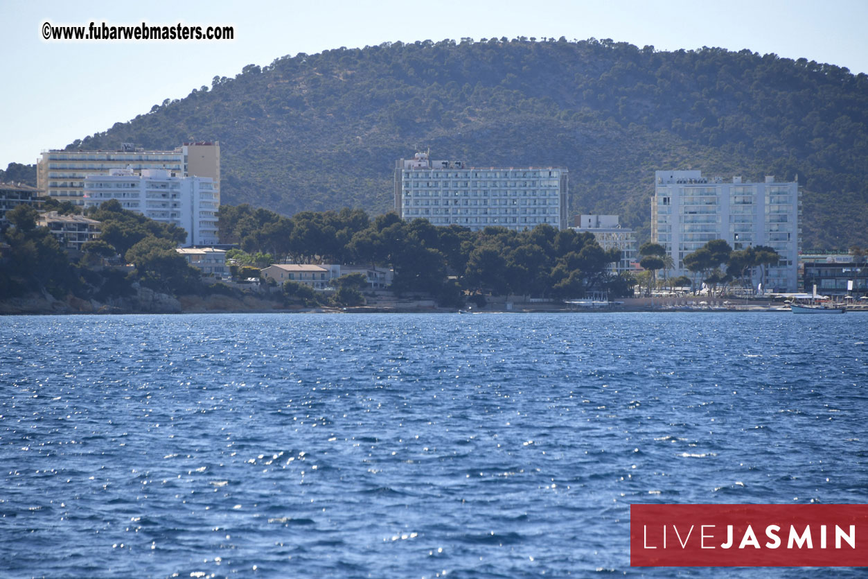 Boat Trip with Cool Drinks & Hot Girls