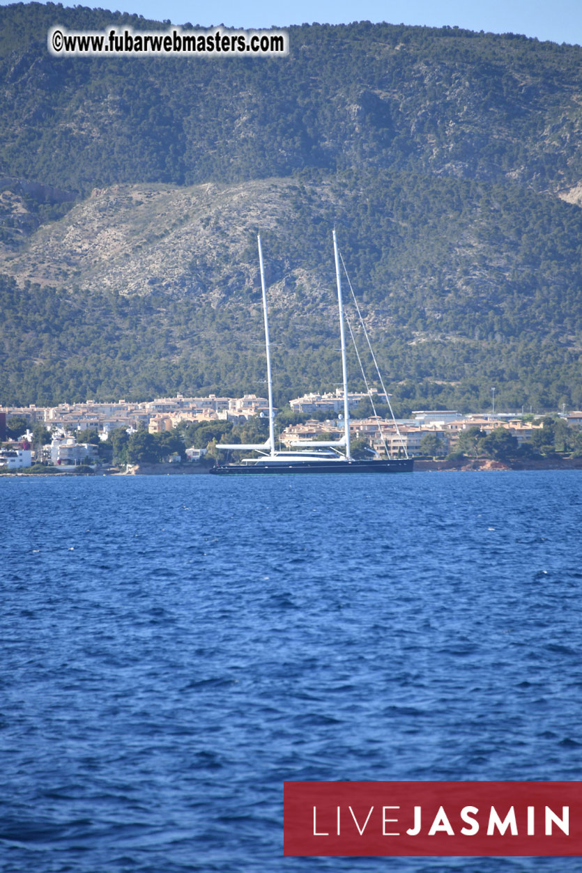 Boat Trip with Cool Drinks & Hot Girls