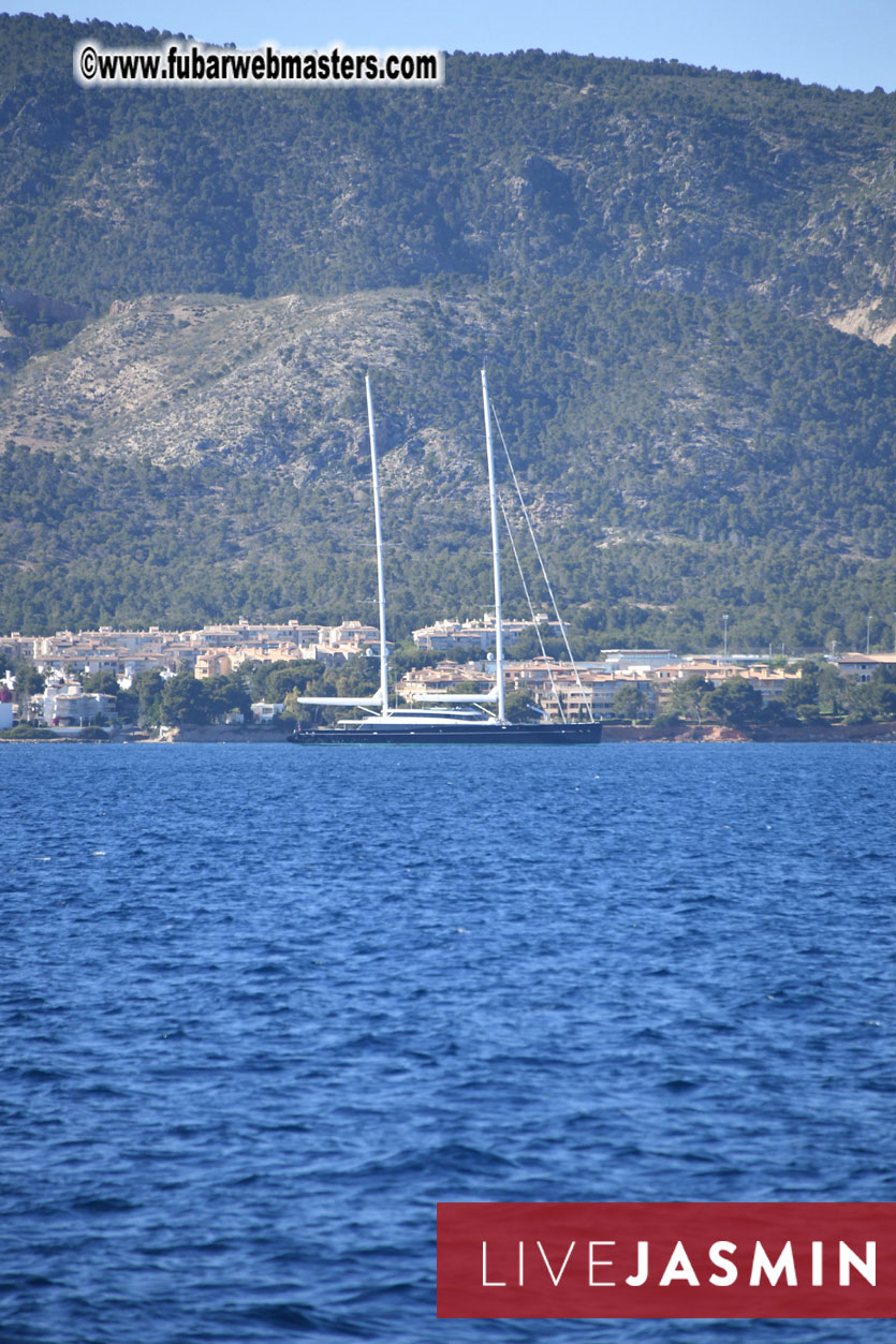 Boat Trip with Cool Drinks & Hot Girls