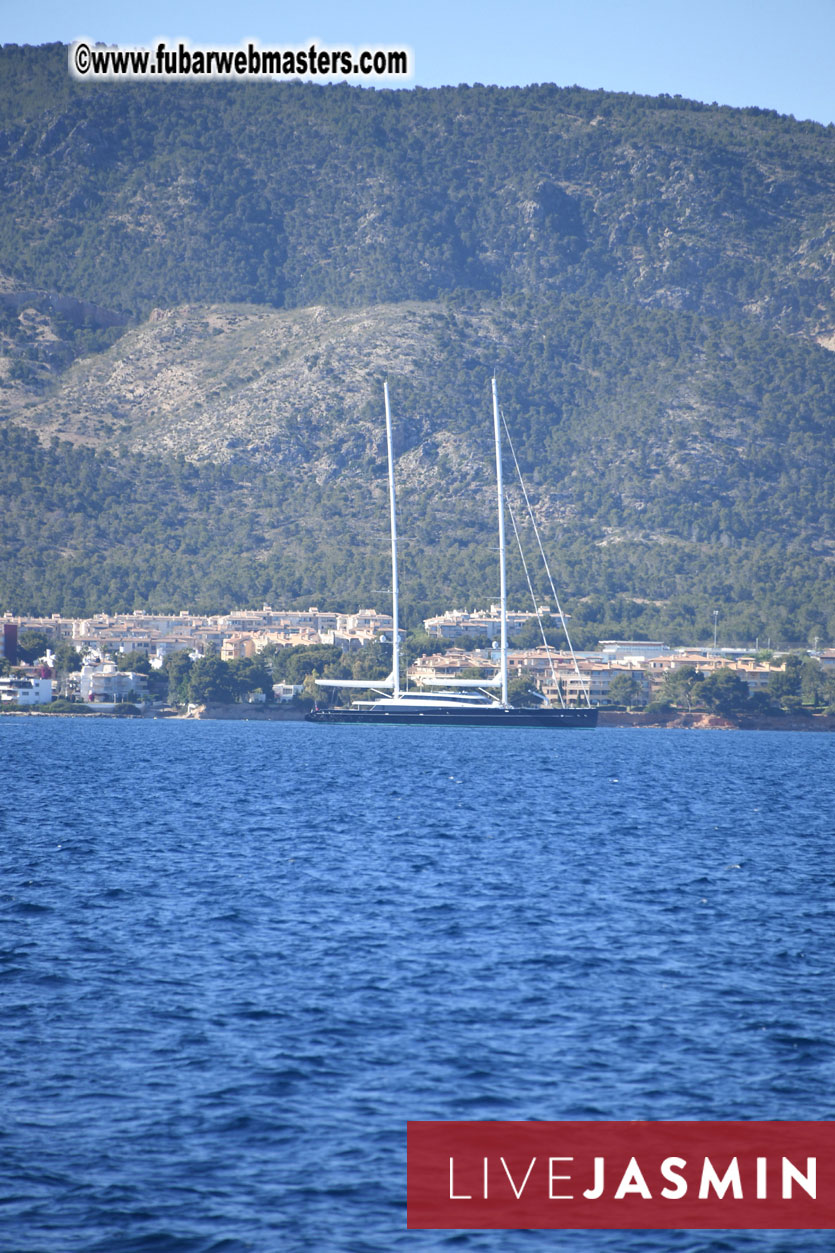 Boat Trip with Cool Drinks & Hot Girls