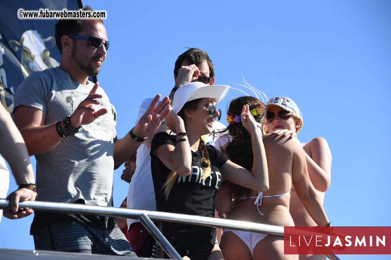 Boat Trip with Cool Drinks & Hot Girls