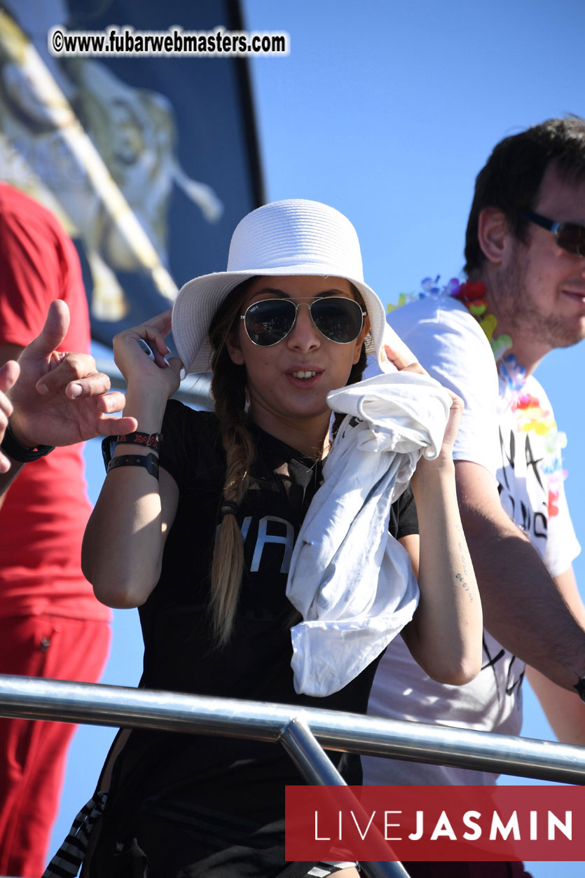 Boat Trip with Cool Drinks & Hot Girls