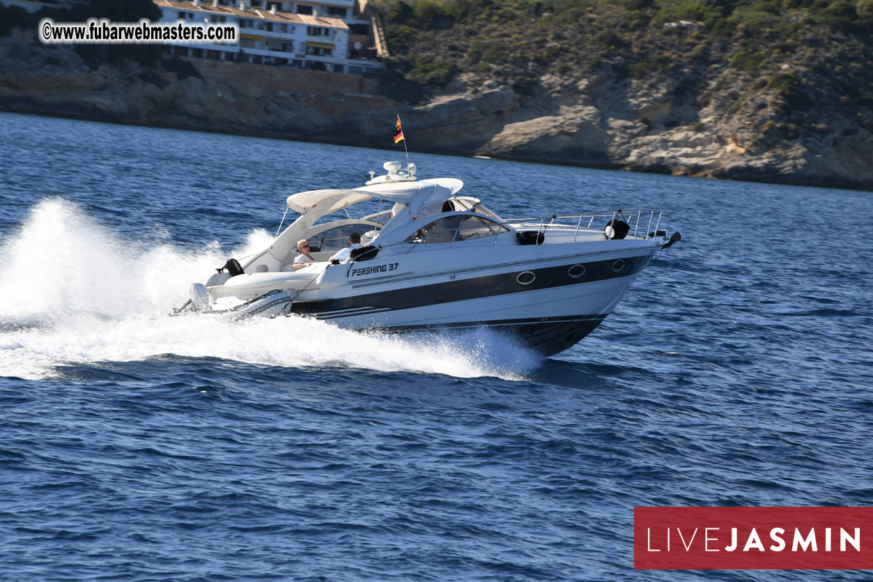 Boat Trip with Cool Drinks & Hot Girls