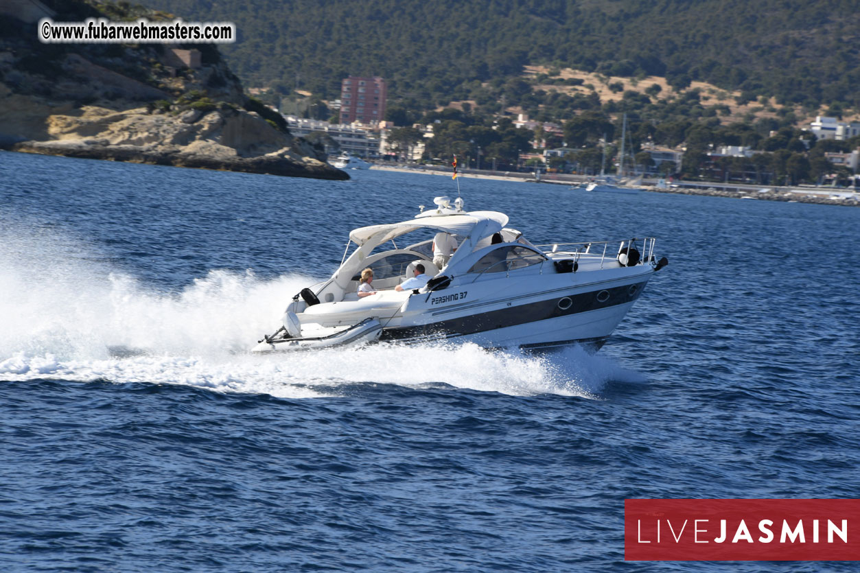 Boat Trip with Cool Drinks & Hot Girls