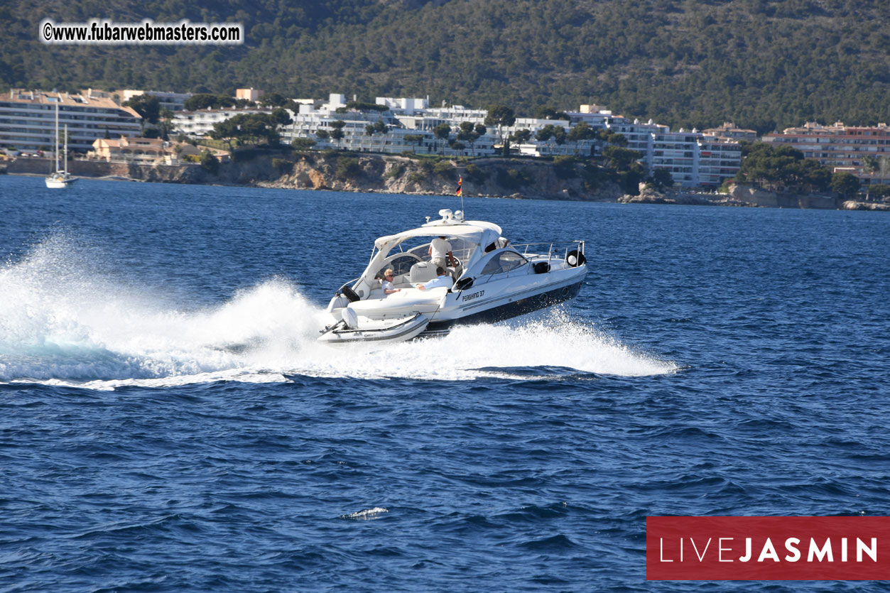 Boat Trip with Cool Drinks & Hot Girls