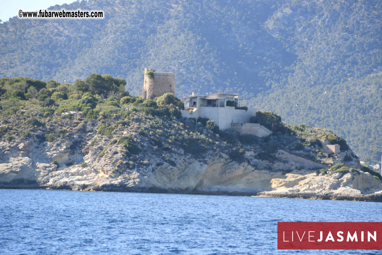 Boat Trip with Cool Drinks & Hot Girls
